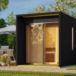 Modernes Luxus-Saunahaus „Catalina“ – Schwarz – 73mm Wandstärke – inkl. 9kW Bio-Kombi-Ofen & HUUM WiFi